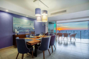 Luxurious, Beachfront 2bed/2 bath Condo with Designer Finishes